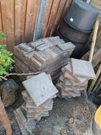 70 stenen van 30x30 cm en 700 gele klinkers van 20x5cm, Tuin en Terras, Grind, Keien en Split, Ophalen, Gebruikt