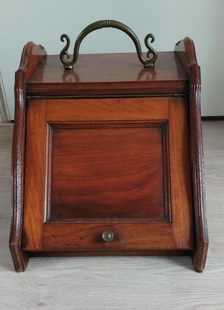 Antieke houten kolenkit met koperen schep, Ophalen