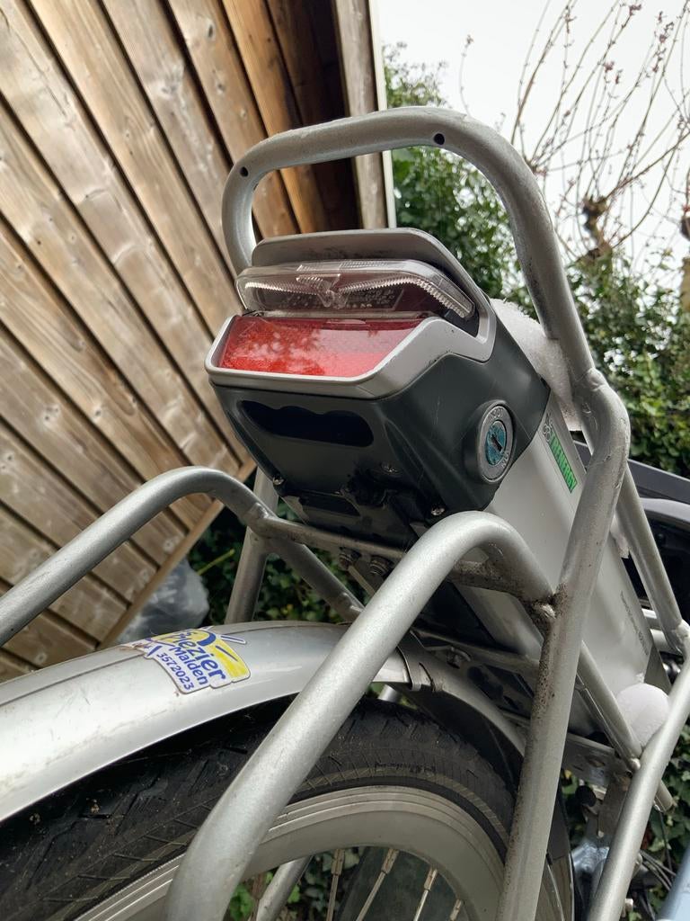 E-Bike te koop met zwakke accu en losse accuklem, Overige merken, Minder dan 30 km per accu, Gebruikt, Ophalen of Verzenden