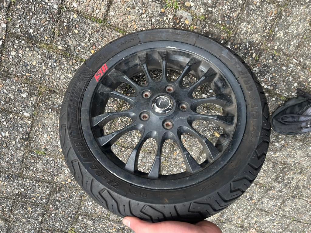 Voorvelg vespa sprint kapotte band, Ophalen of Verzenden