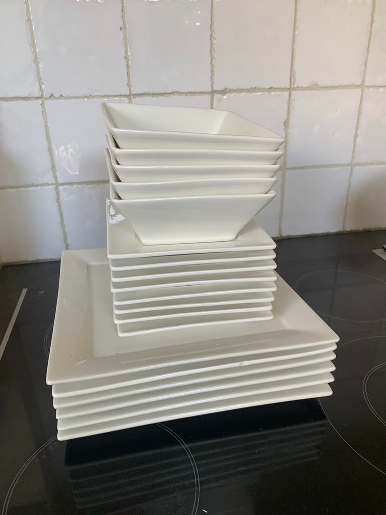 Vierkant servies, Huis en Inrichting, Keuken | Servies, Overige materialen, Gebruikt, Ophalen of Verzenden, Bord(en)