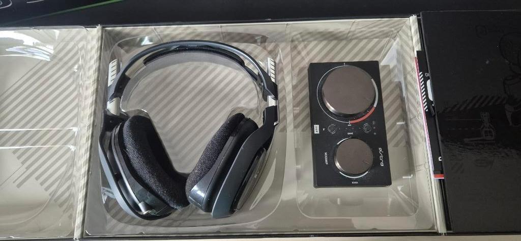 Astro A40 TR + MixAmp Pro TR (Xbox/PC) – Inclusief Doos, Gebruikt, Mute-functie, Ophalen of Verzenden, Over-ear