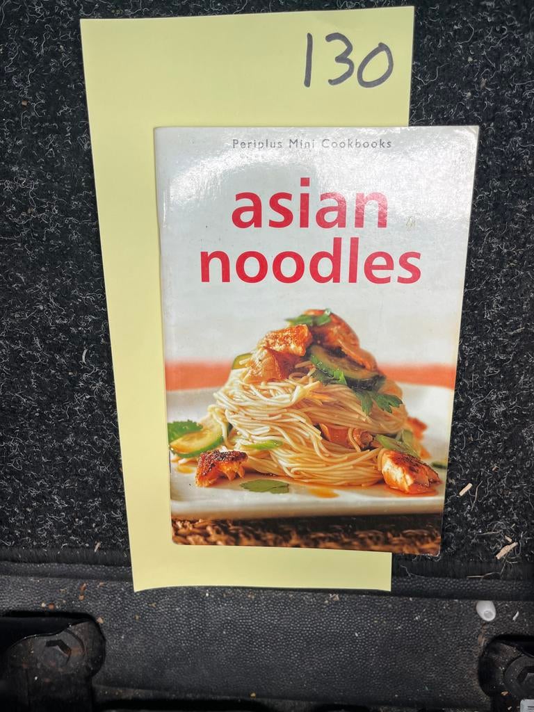 Aziatische Noedels Kookboek - Periplus Mini Cookbooks, Ophalen of Verzenden, Zo goed als nieuw, Azië en Oosters, Hoofdgerechten
