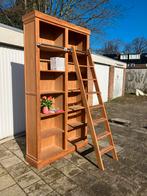 Teak houten boekenkast met ladder, Ophalen, Met plank(en), Gebruikt, 100 tot 150 cm