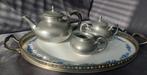 Tinnen theeservies op dienblad, Ophalen