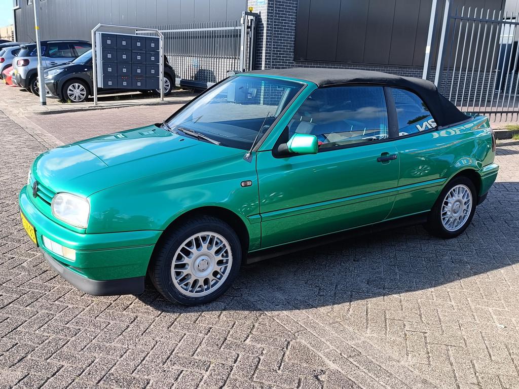 Volkswagen GOLF Cabriolet 1.8 Cabrio 15'' L.M.V Nw APK, Auto's, Voorwielaandrijving, Stof, Zwart, Cabriolet