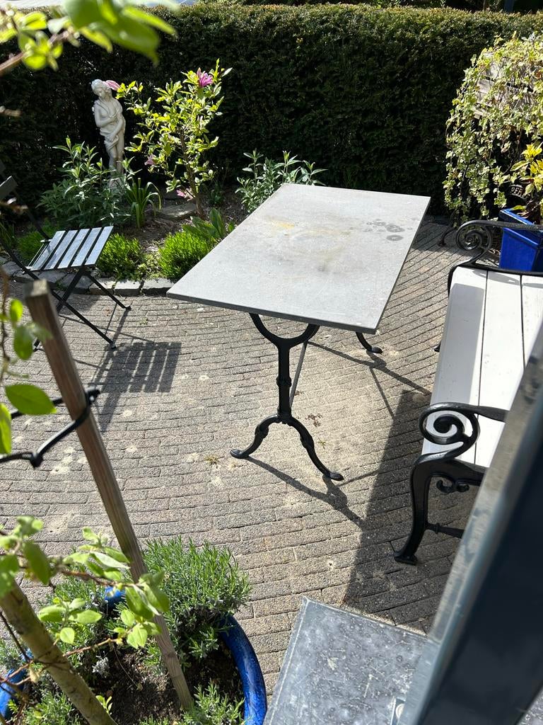 Oude gietijzeren tafel met ovaal natuursteen blad, Antiek en Kunst, Ophalen