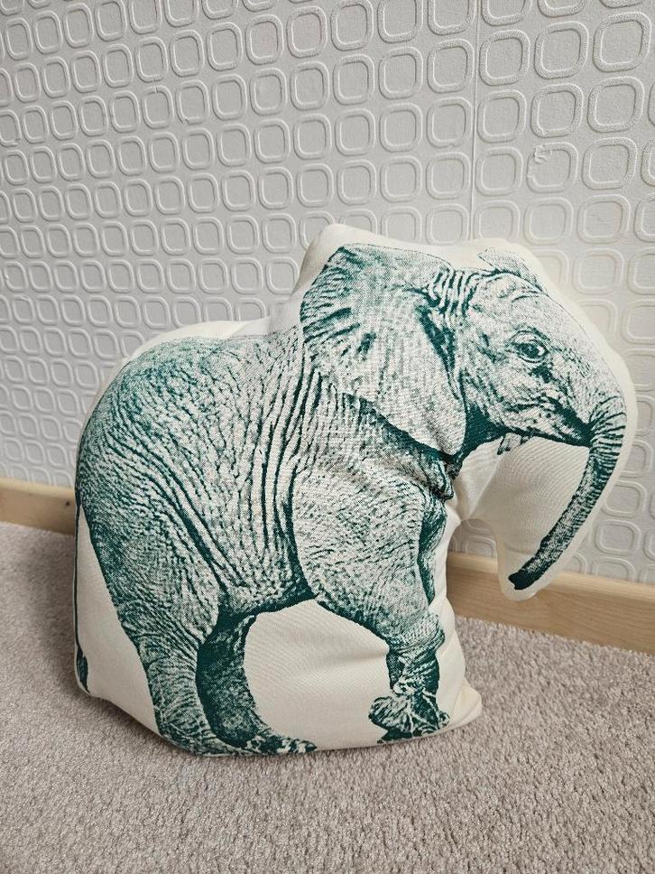 Areaware Fauna Olifanten kussen, Huis en Inrichting, Woonaccessoires | Kussens, Zo goed als nieuw, Blauw, Overige vormen, Ophalen