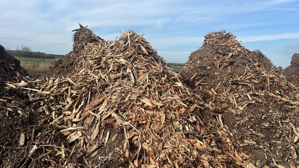 Biomassa Houtsnippers Grof - Ideaal voor Energie en Bodem, 6 m³ of meer, Ophalen of Verzenden, Overige houtsoorten, Takken