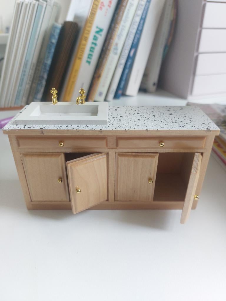 poppenhuis aanrecht keuken met pannetjes en ovenschaal, Ophalen of Verzenden, Zo goed als nieuw, Poppenhuis