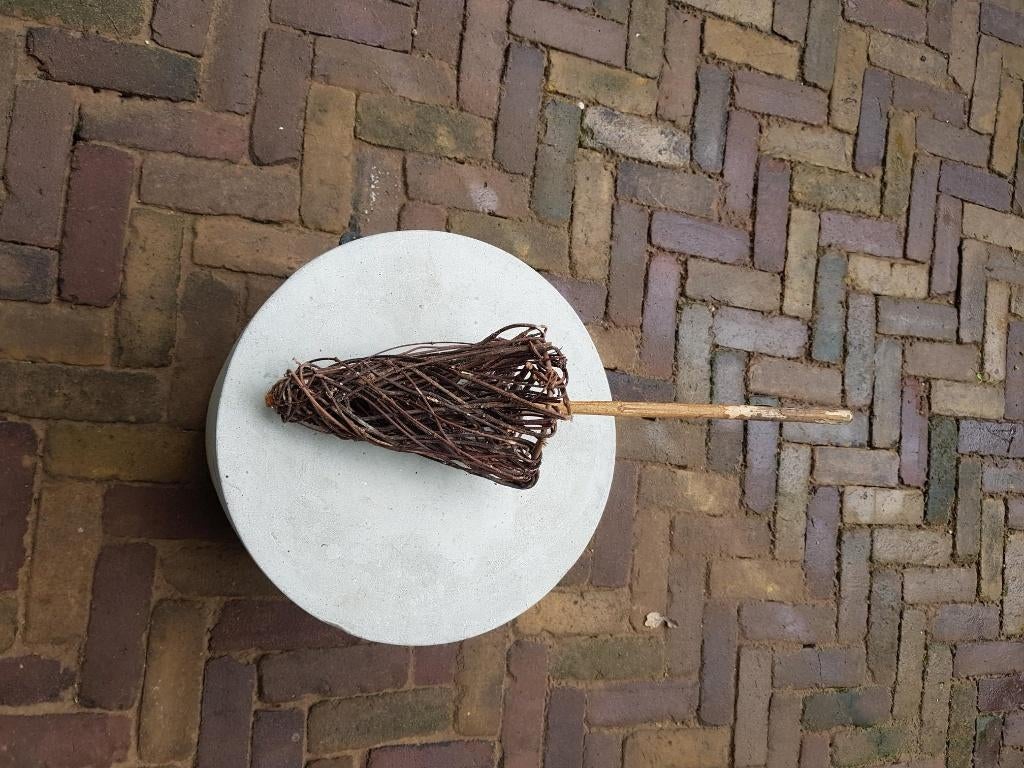 Wilgenpijl op stok, Ophalen, Zo goed als nieuw, Bruin, Natuurlijk materiaal