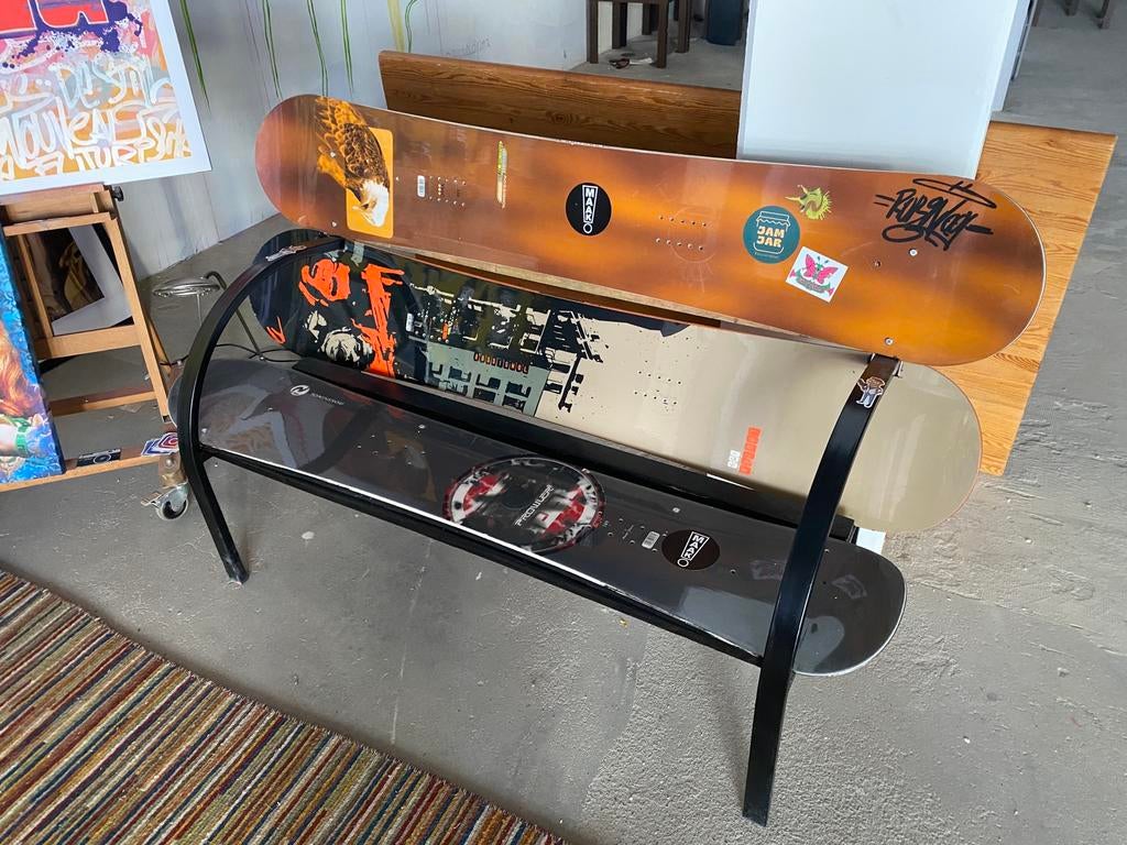 Bank van snowboards, Tuin en Terras, Ophalen, Zo goed als nieuw