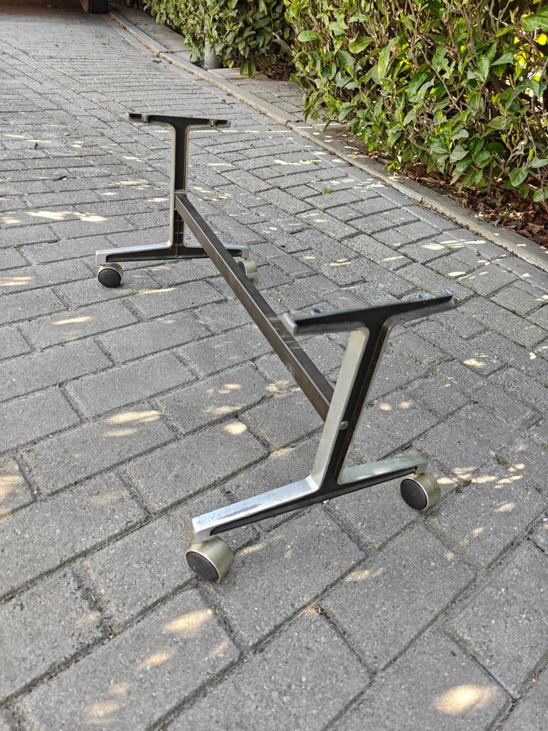 Onderstel bijzettafel wieltjes vintage, Minder dan 55 cm, Gebruikt, Metaal of Aluminium, Vintage