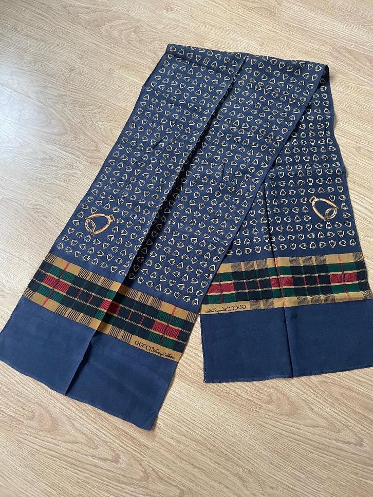 Gucci sjaal, Kleding | Dames, Mutsen, Sjaals en Handschoenen, Nieuw, Sjaal, Maat 46/48 (XL) of groter, Ophalen of Verzenden