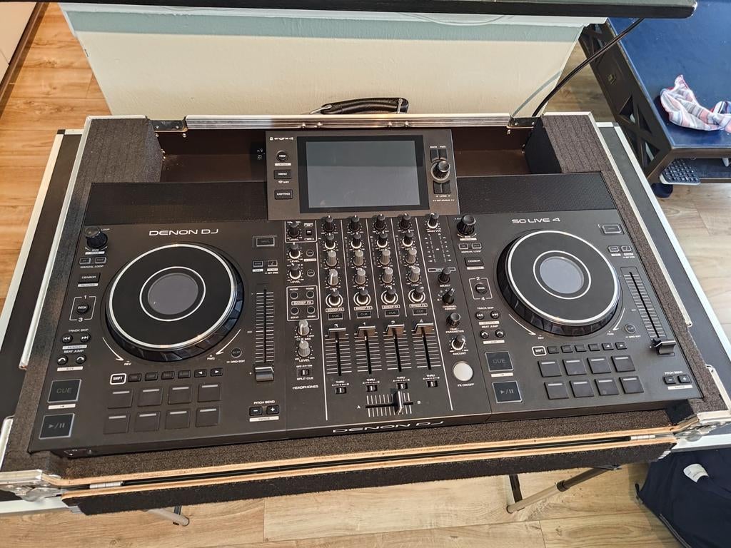 Denon DJ SC Live 4 met Thon Flightcase, Ophalen, Zo goed als nieuw, Denon