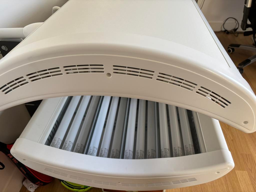 Zonnebank te koop, Ophalen of Verzenden, Zo goed als nieuw, Zonnebank dubbelzijdig, 10 tot 15 lampen