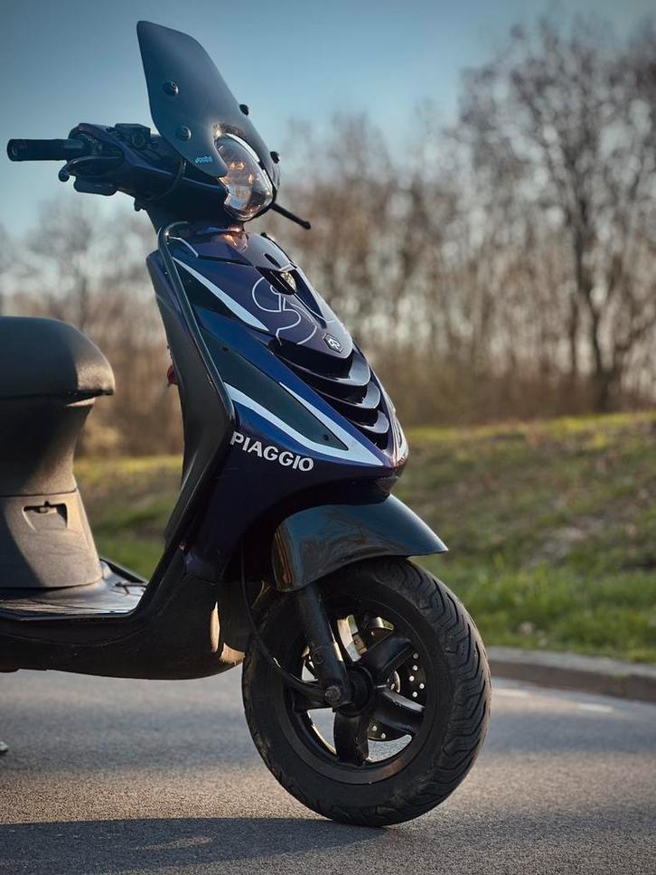 Piaggio zip brom 2016, Fietsen en Brommers, Scooters | Piaggio, Zo goed als nieuw, Zip, Benzine, Ophalen