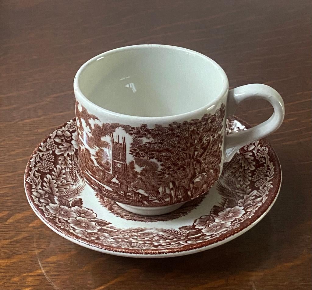 Kopje met schoteltje van Staffordshire Broadhurst (Engeland), Ophalen of Verzenden, Zo goed als nieuw, Overige stijlen, Kop(pen) en/of Schotel(s)