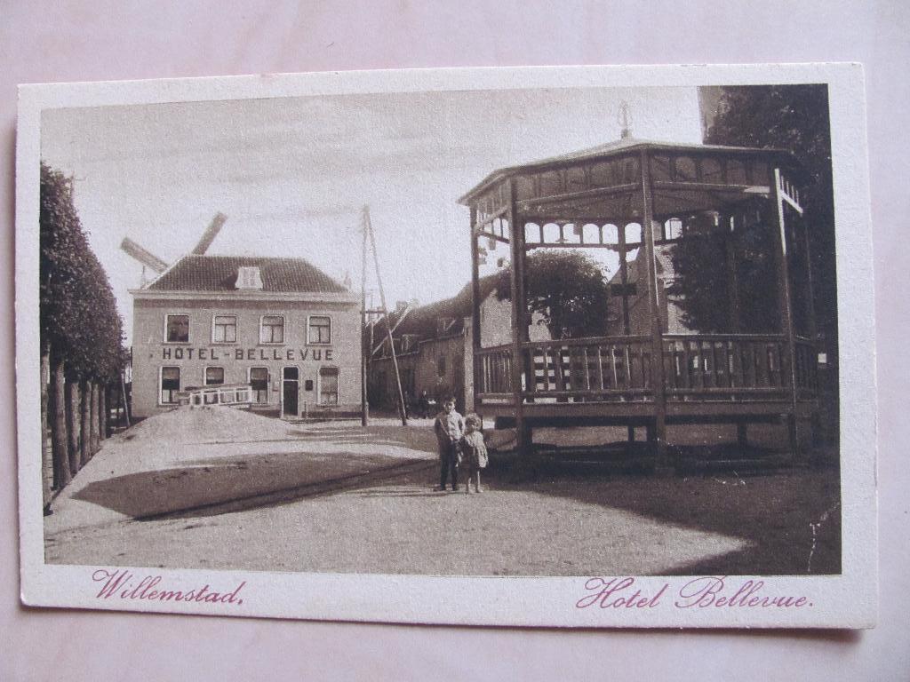 Willemstad, hotel Bellevue met muziektent, Ophalen of Verzenden, 1920 tot 1940, Noord-Brabant
