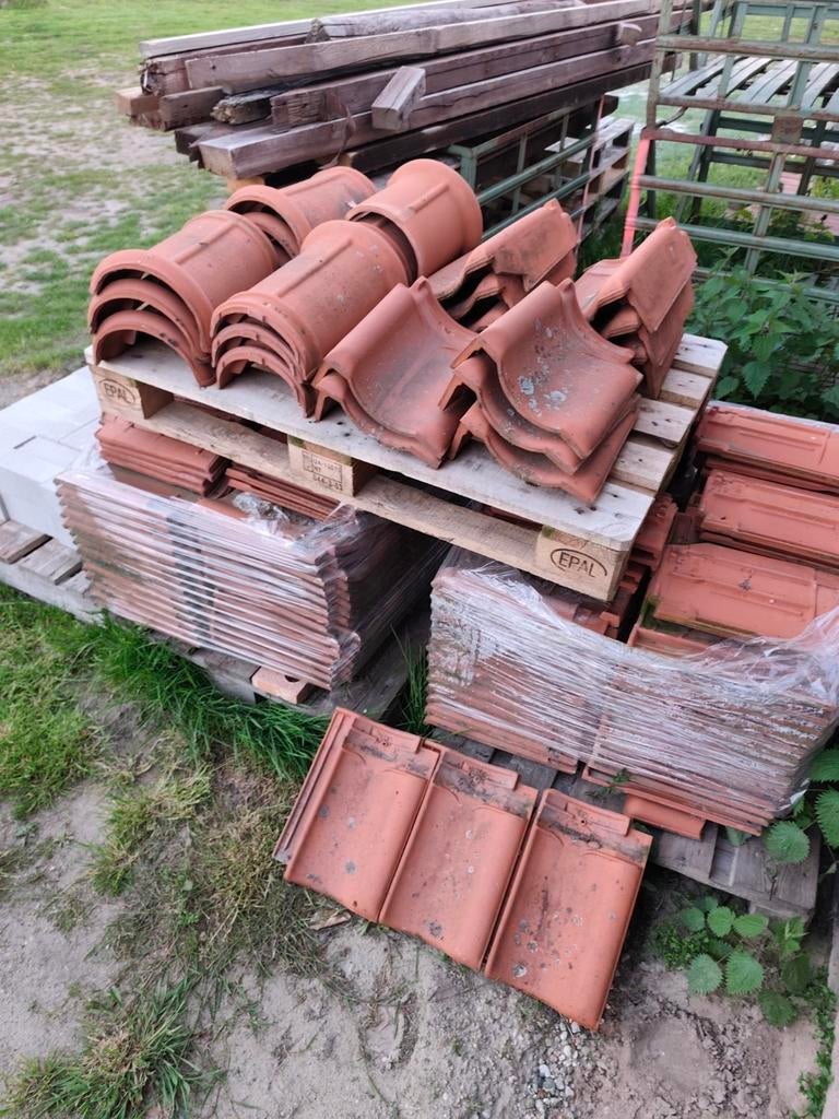 250 Monier VHV dakpannen 2014 met nok- en kantpannen, Ophalen