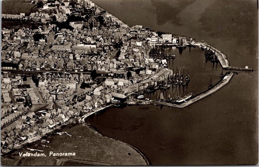 Volendam - Panorama, Verzamelen, Ansichtkaarten | Nederland, Verzenden, 1960 tot 1980, Ongelopen, Noord-Holland