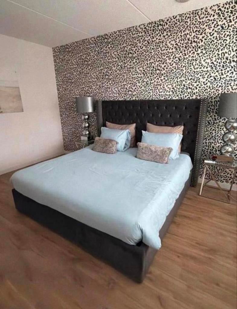 Donkergrijs bed 180x200 cm met opbergruimte, Ophalen, Tweepersoons, Zo goed als nieuw, 180 cm