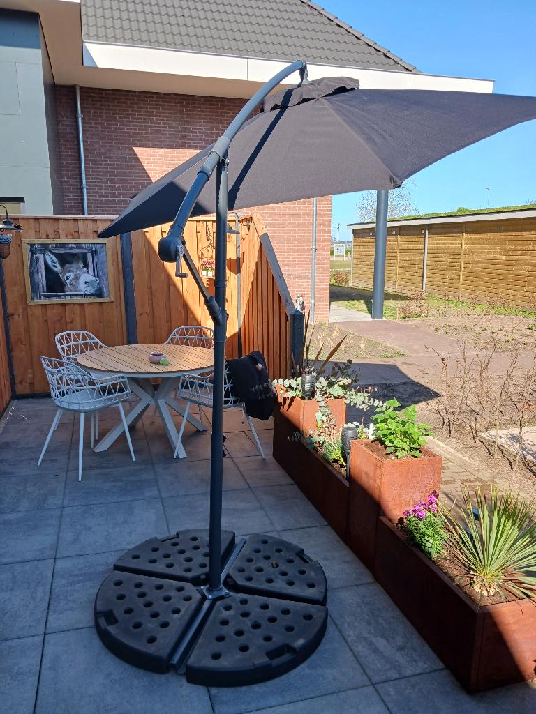Parasol tekoop met voet en hoes, Tuin en Terras, Parasols, Ophalen, Zo goed als nieuw, 2 tot 3 meter, Zweefparasol