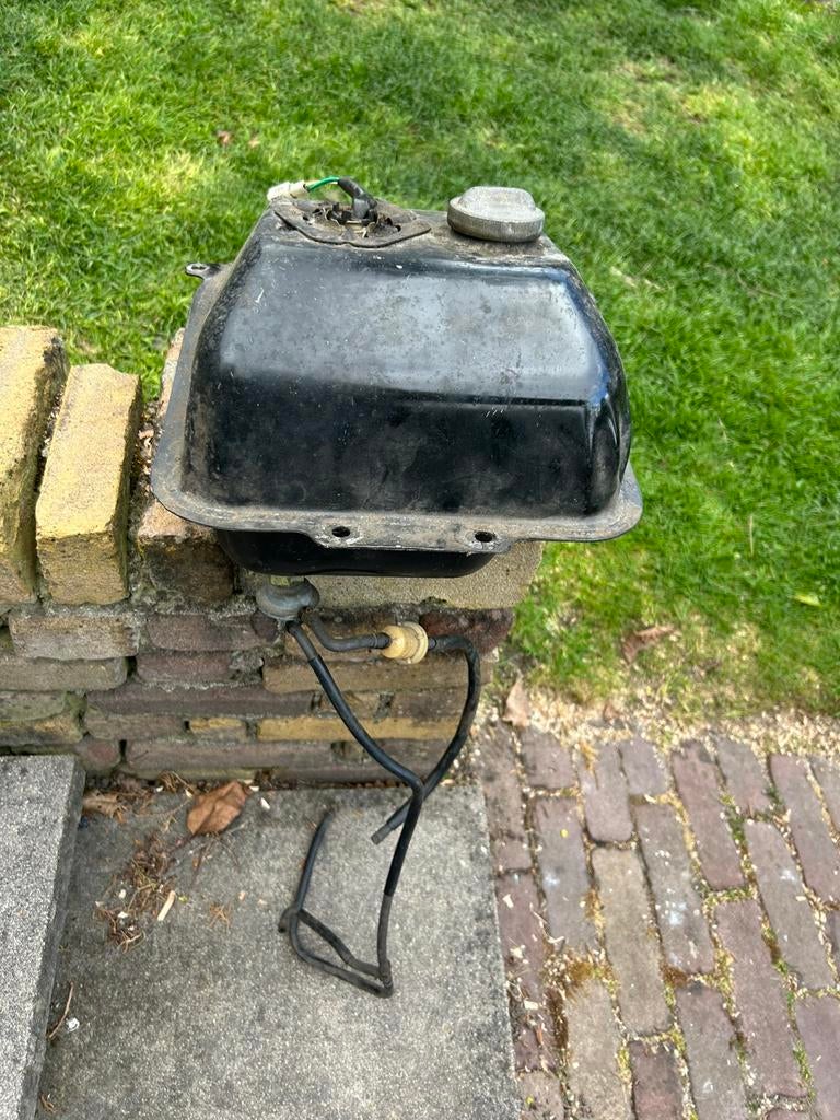 Benzine tank sym fiddle 2, Fietsen en Brommers, Brommeronderdelen | Scooters, Ophalen, Gebruikt, Tank, SYM
