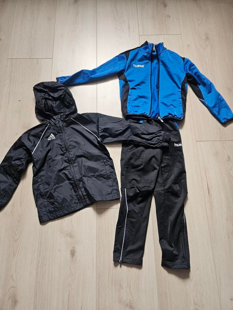 Trainingspak Hummel en regenjas Adidas jongen maat 116, Kinderen en Baby's, Kinderkleding | Maat 116, Ophalen of Verzenden, Jongen