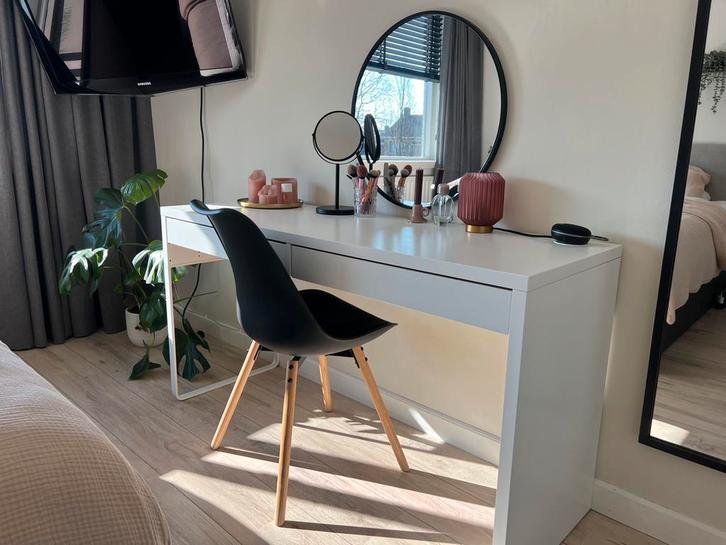 MICKE bureau IKEA, Huis en Inrichting, Bureaus, Zo goed als nieuw, Ophalen