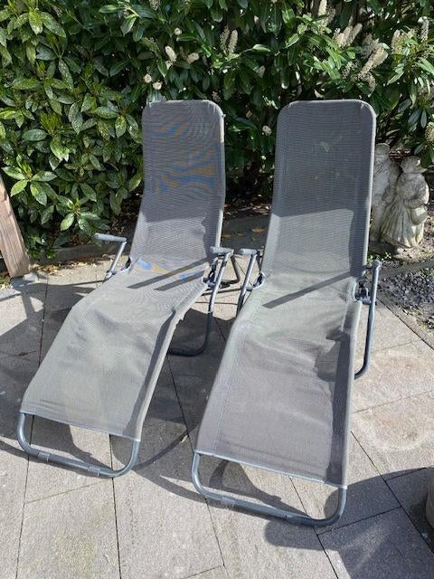 Ligstoelen twee stuks, zijn inklapbaar., Tuin en Terras, Ligbedden, Ophalen, Gebruikt, Aluminium, Inklapbaar