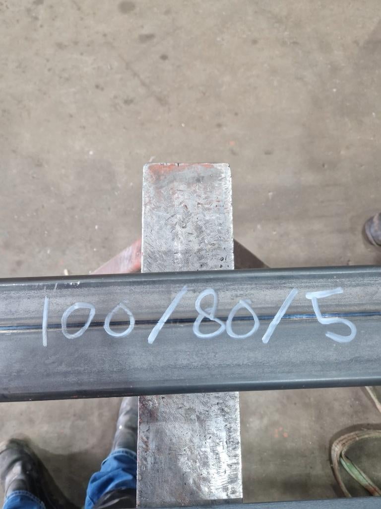 Koker 100x80x5 verschillende lengtes (1x 3000mm, 8x 2130mm), Ophalen, Zo goed als nieuw