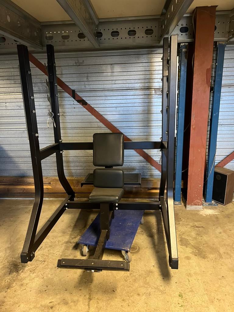 Technogym pure strength Olympic military benchpress, Ophalen, Zo goed als nieuw, Overige typen