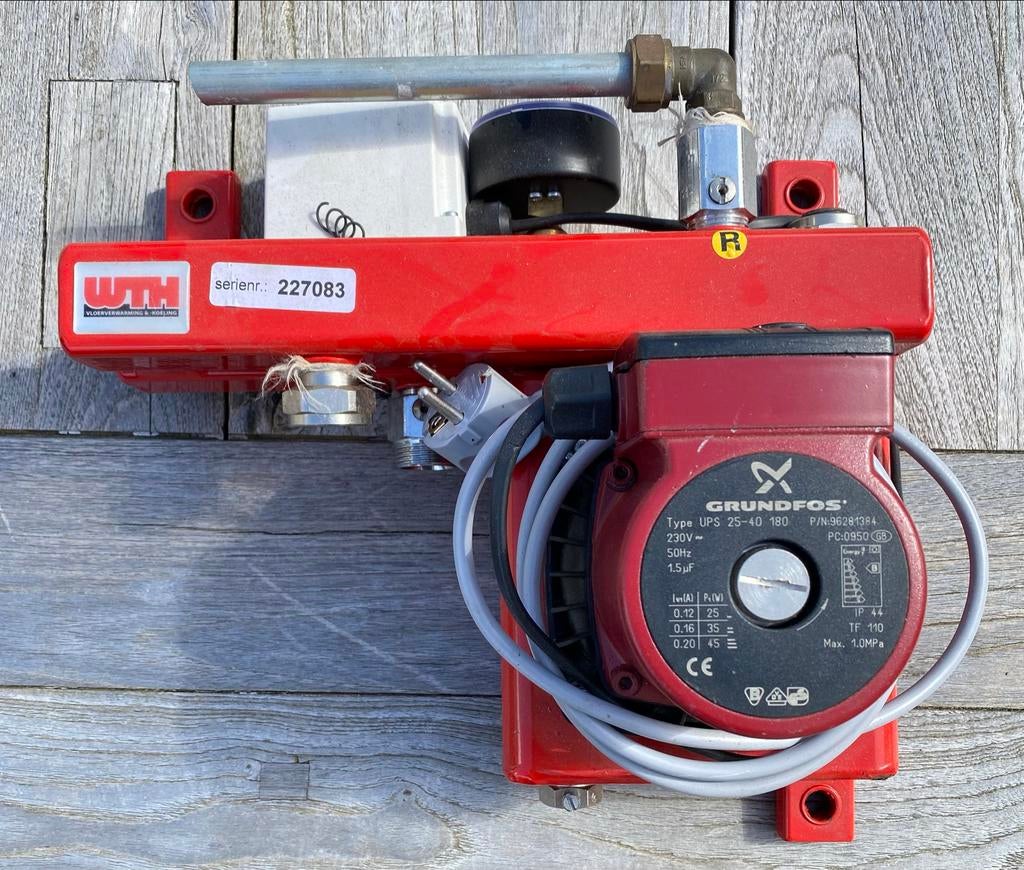 Vloerverwarming verdeler van WTH met Grundfos pomp, Doe-het-zelf en Verbouw, Gebruikt, Minder dan 30 cm, Overige typen, Minder dan 60 cm