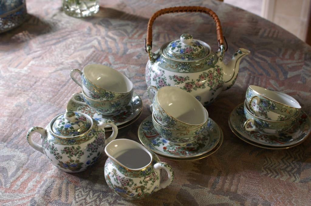 Serviesje Hiroma, eierschaal porselein, Antiek en Kunst, Ophalen