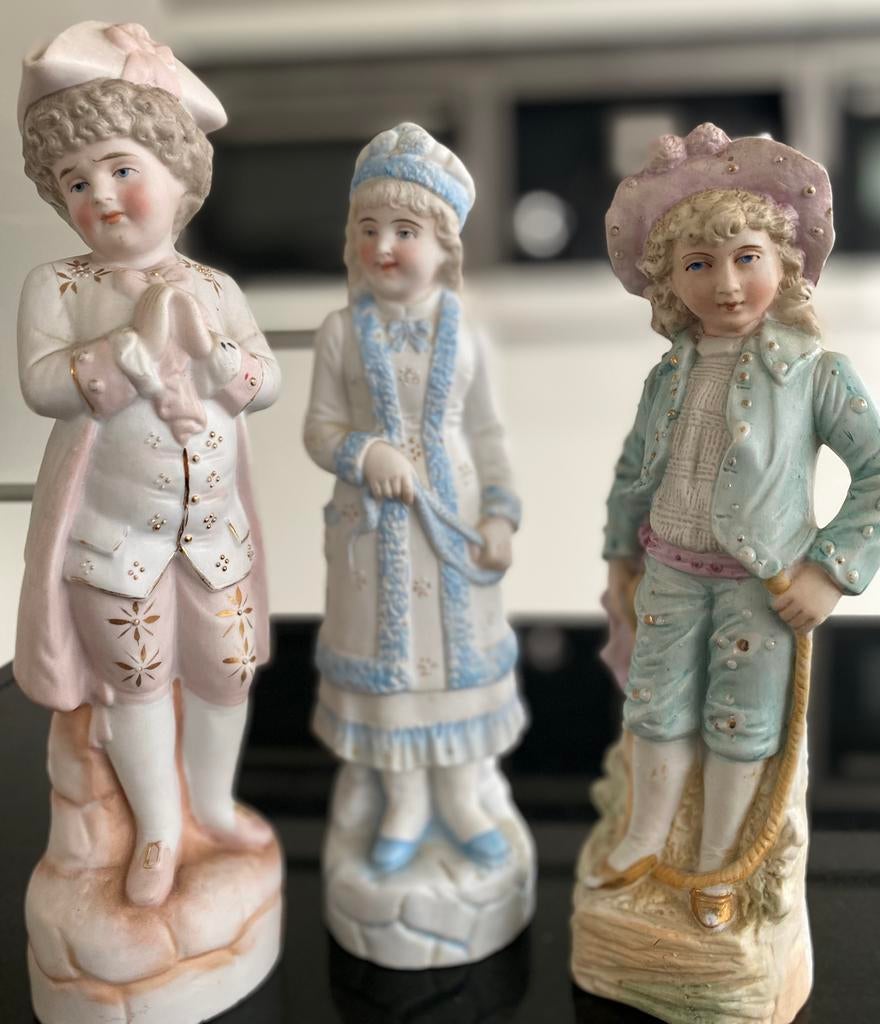 Antieke porseleinen beeldjes -3 stuks, Ophalen of Verzenden