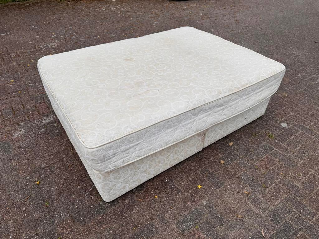 Gratis 2 persoons bed Gratis, Huis en Inrichting, Slaapkamer | Bedden, Gebruikt, Twijfelaar, 140 cm, Overige maten, Hout, Crème