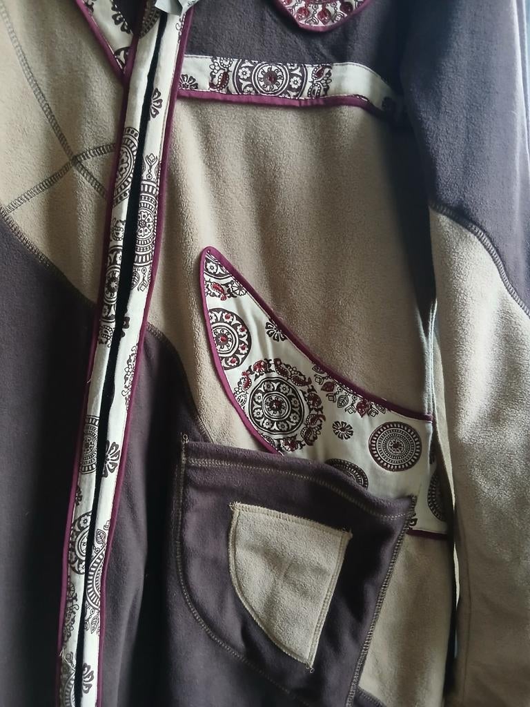 Nieuwe Asymmetrische Hippie Lange Vest/Jas, Bruin, Maat 42/44 (L), Nieuw, Ophalen of Verzenden