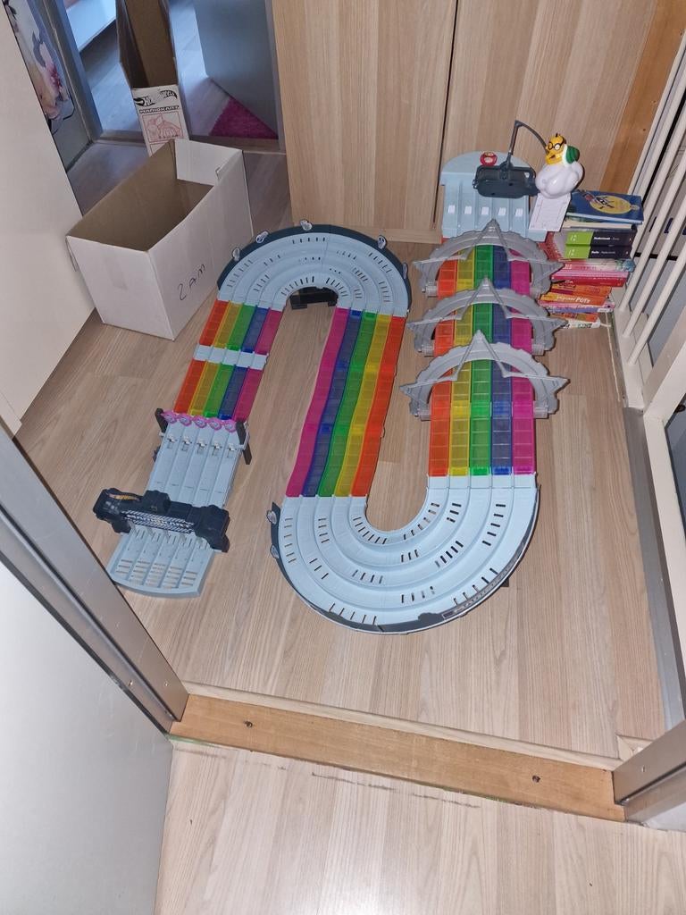 Hot Wheels Mario Kart Regenboogbaan Racebaan met extra autos, Kinderen en Baby's, Speelgoed | Racebanen, Racebaan, Ophalen of Verzenden