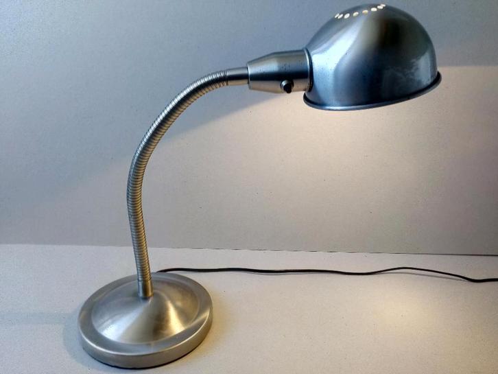 Tafel/ bureaulamp.IKEA.Metaal(Chroom).Vintage., Huis en Inrichting, Lampen | Tafellampen, Zo goed als nieuw, Minder dan 50 cm
