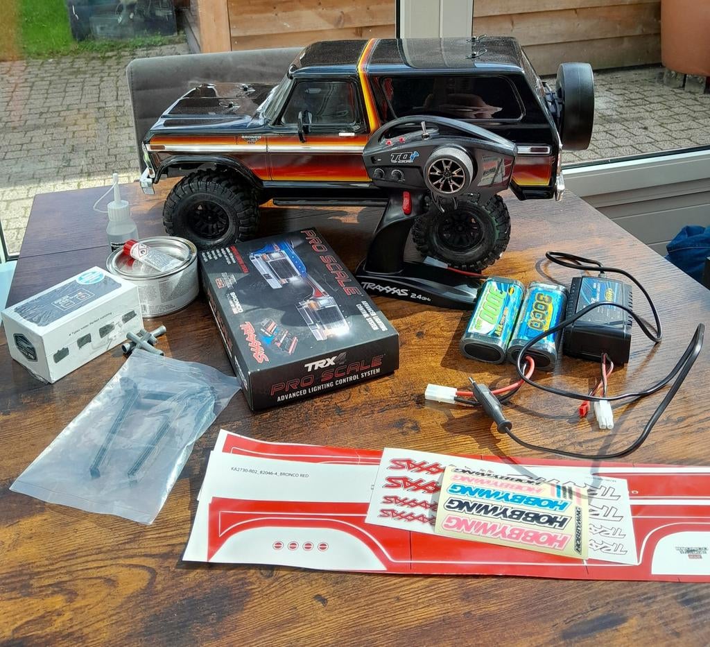 Traxxas TRX4 Ford Bronco 1979 incl. verlichting  en geluid, Hobby en Vrije tijd, Modelbouw | Radiografisch | Auto's, Zo goed als nieuw