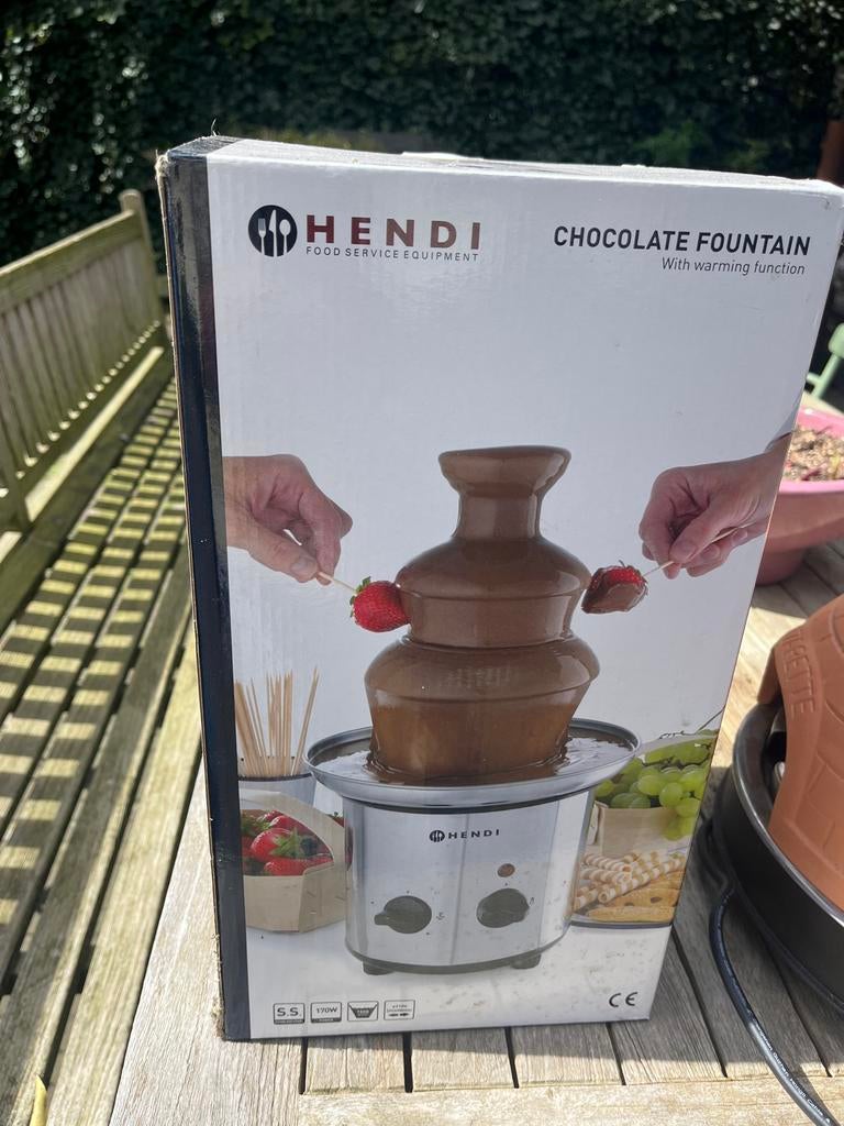 Hendi chocoladefontein met warmhoudfunctie, Ophalen of Verzenden, Gebruikt