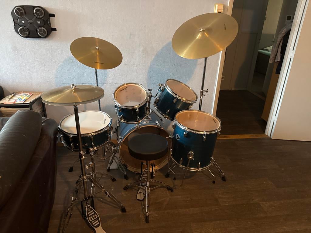 Drumstel met stoel, 5 trommels en 3 bekkens, Ophalen, Zo goed als nieuw, Overige merken