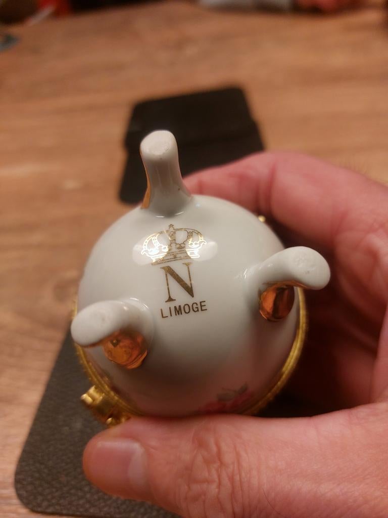 Limoges Faberge-stijl ei met bloemmotief, Antiek en Kunst, Antiek | Porselein, Ophalen of Verzenden