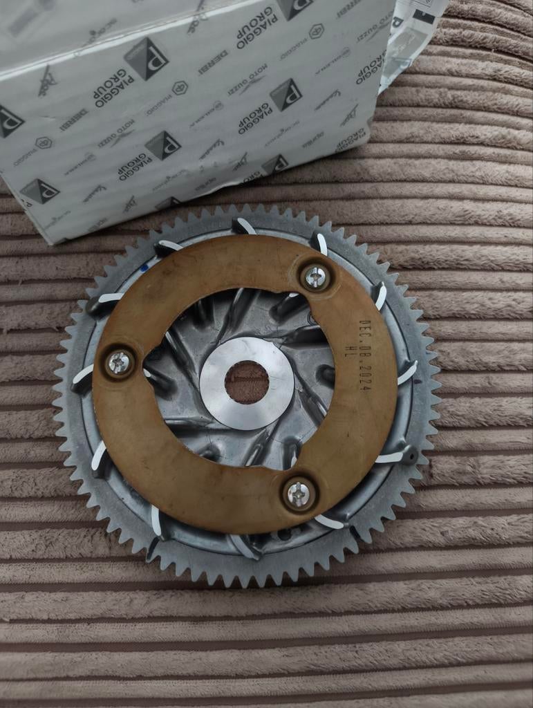 Piaggio halfpoelie starterkrans 125cc 4T, Ophalen
