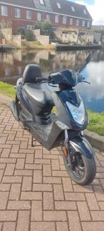 Super nette Kymco scooter zwart, Fietsen en Brommers, Scooters | Kymco, Ophalen, Gebruikt, Benzine, Agility
