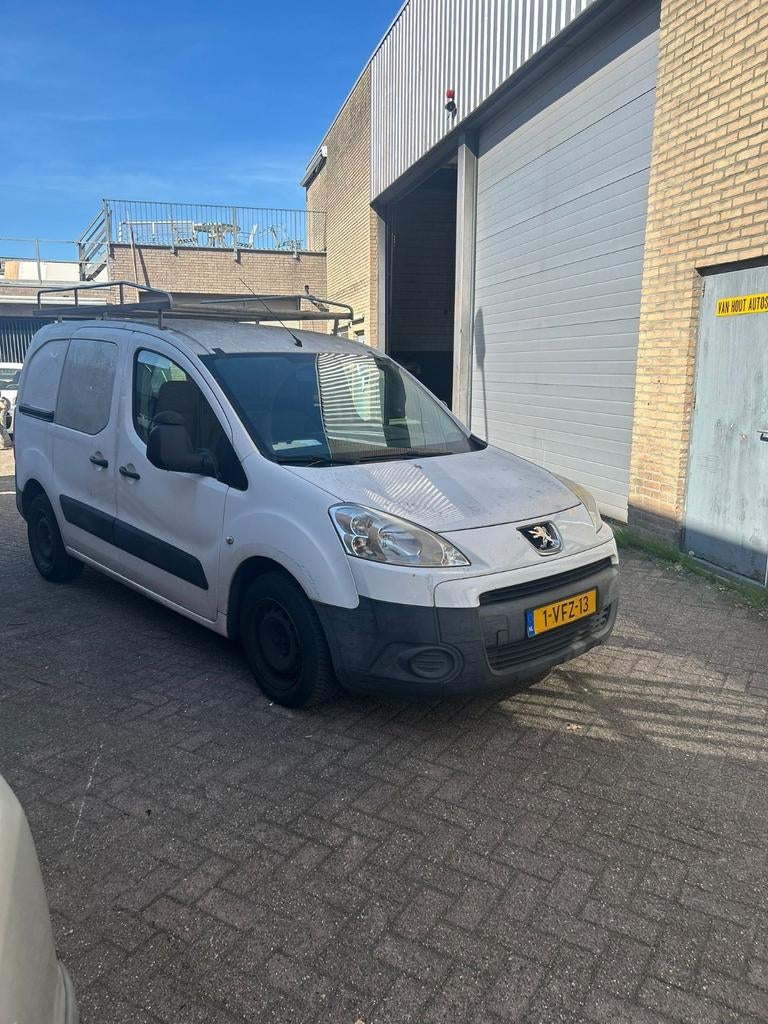 Peugeot Partner 1.6 HDI 55KW 120 L1 2PL 2010, Auto's, Bestelauto's, Voorwielaandrijving, 74 pk, Zwart, 4 cilinders