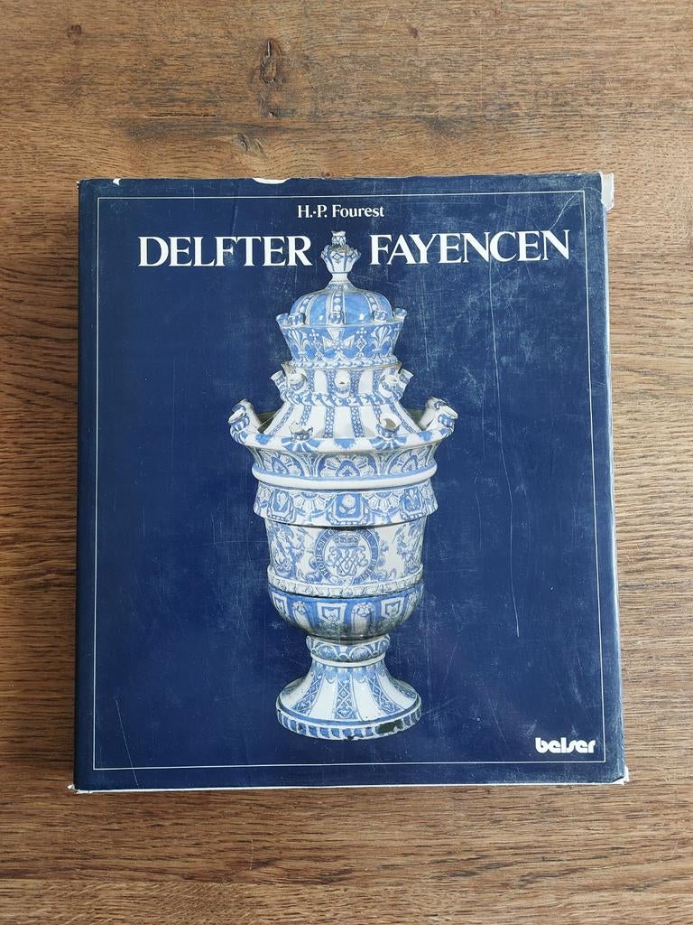 Boek over vroeger Delfts aardewerk o.a. Porceleyne Fles, Antiek en Kunst, Ophalen of Verzenden