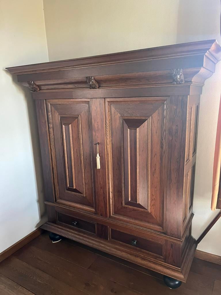 Massief eiken kast–Origineel Groenlose–handgesneden details, Ophalen