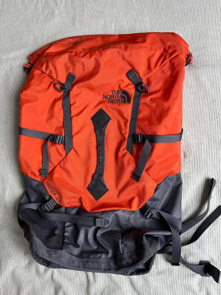 The North Face Cinder 40L Backpack - een keer gebruik, Sieraden, Tassen en Uiterlijk, Tassen | Rugtassen, Gebruikt, 25 tot 40 cm
